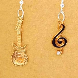 Music earrings